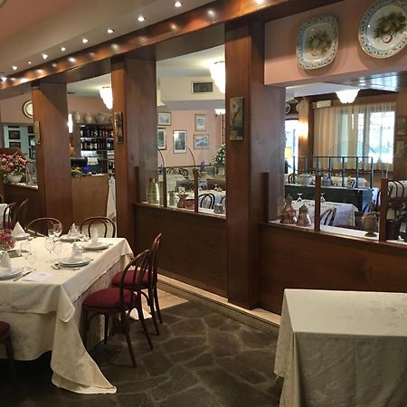 Hotel Ristorante La Lanterna Castelnuovo di Garfagnana Exteriör bild