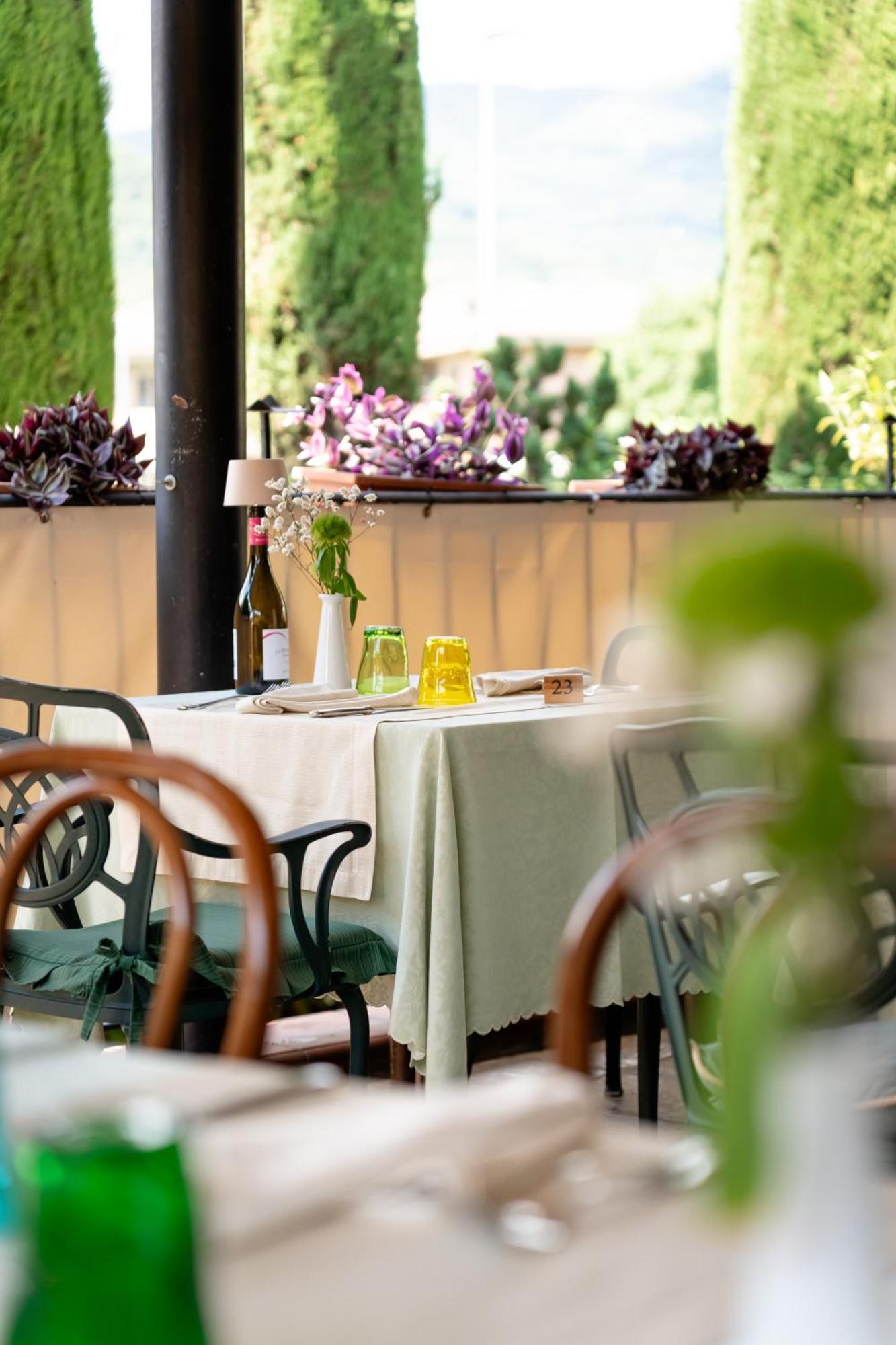 Hotel Ristorante La Lanterna Castelnuovo di Garfagnana Exteriör bild