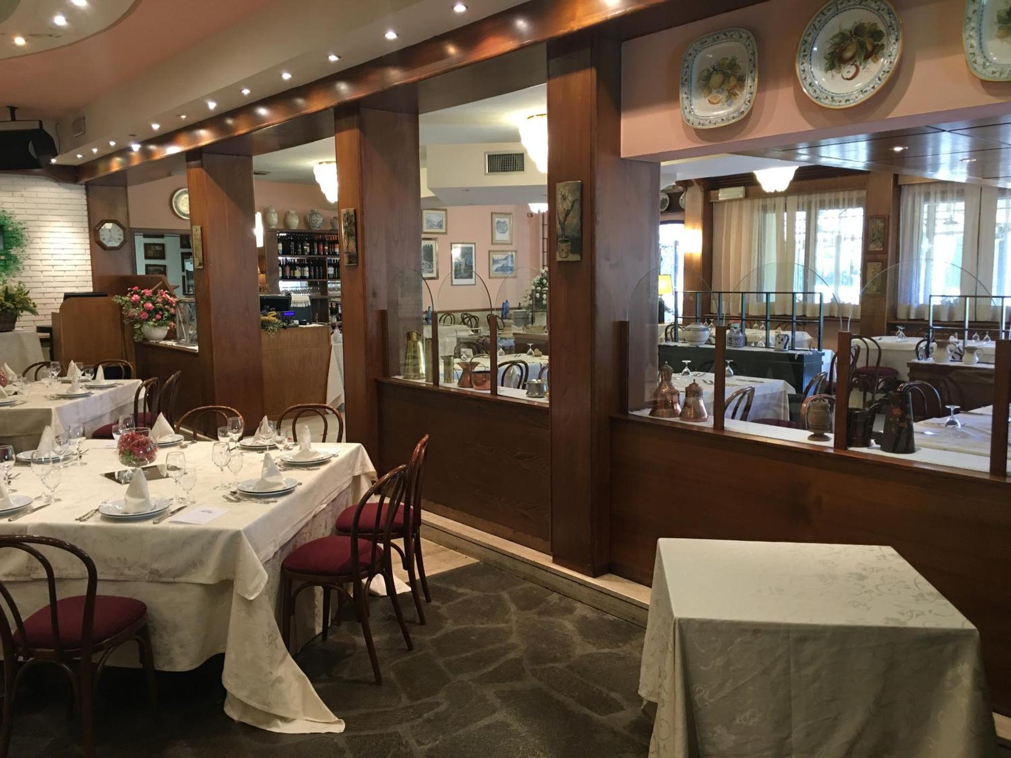 Hotel Ristorante La Lanterna Castelnuovo di Garfagnana Exteriör bild