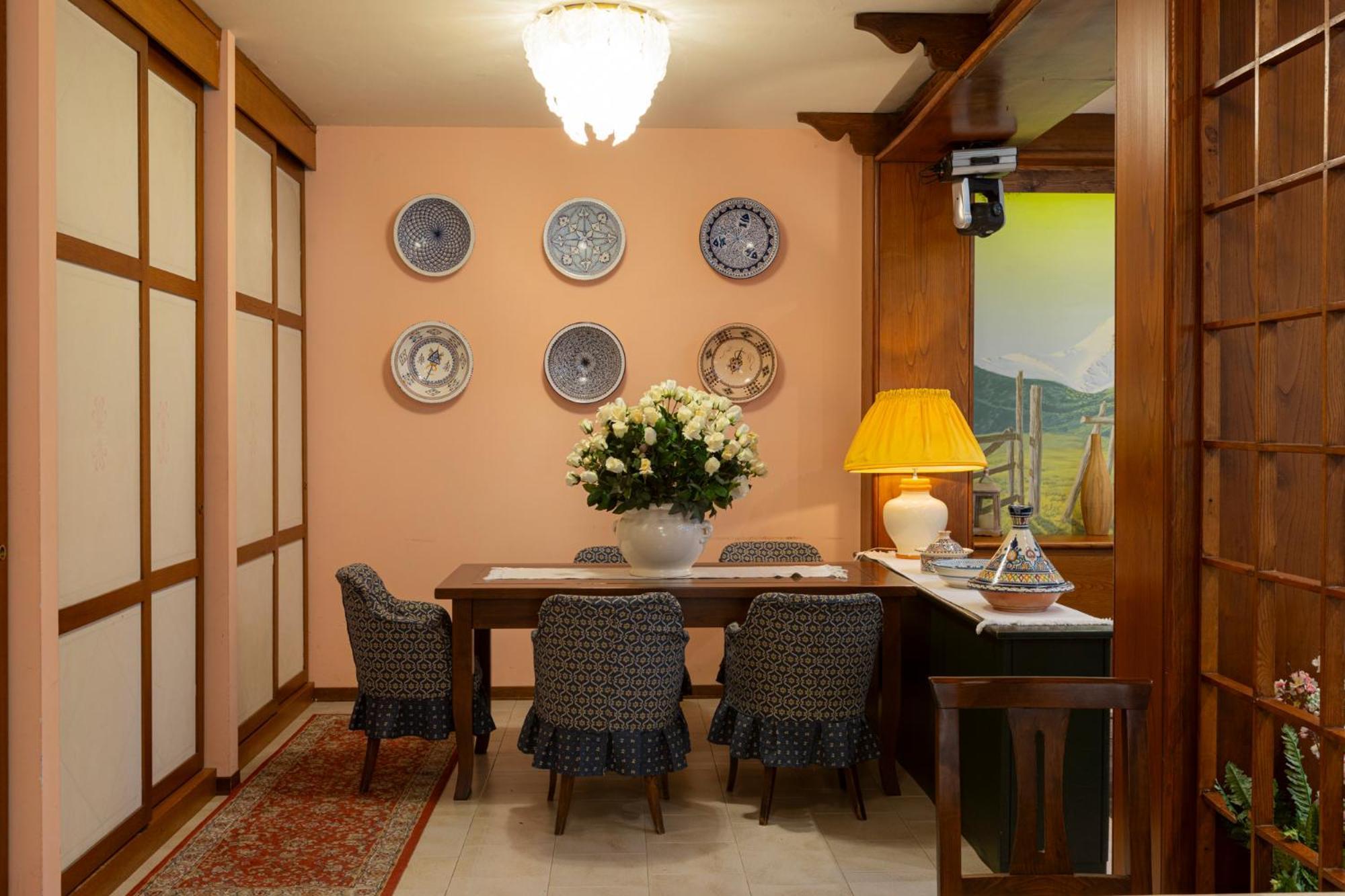 Hotel Ristorante La Lanterna Castelnuovo di Garfagnana Exteriör bild