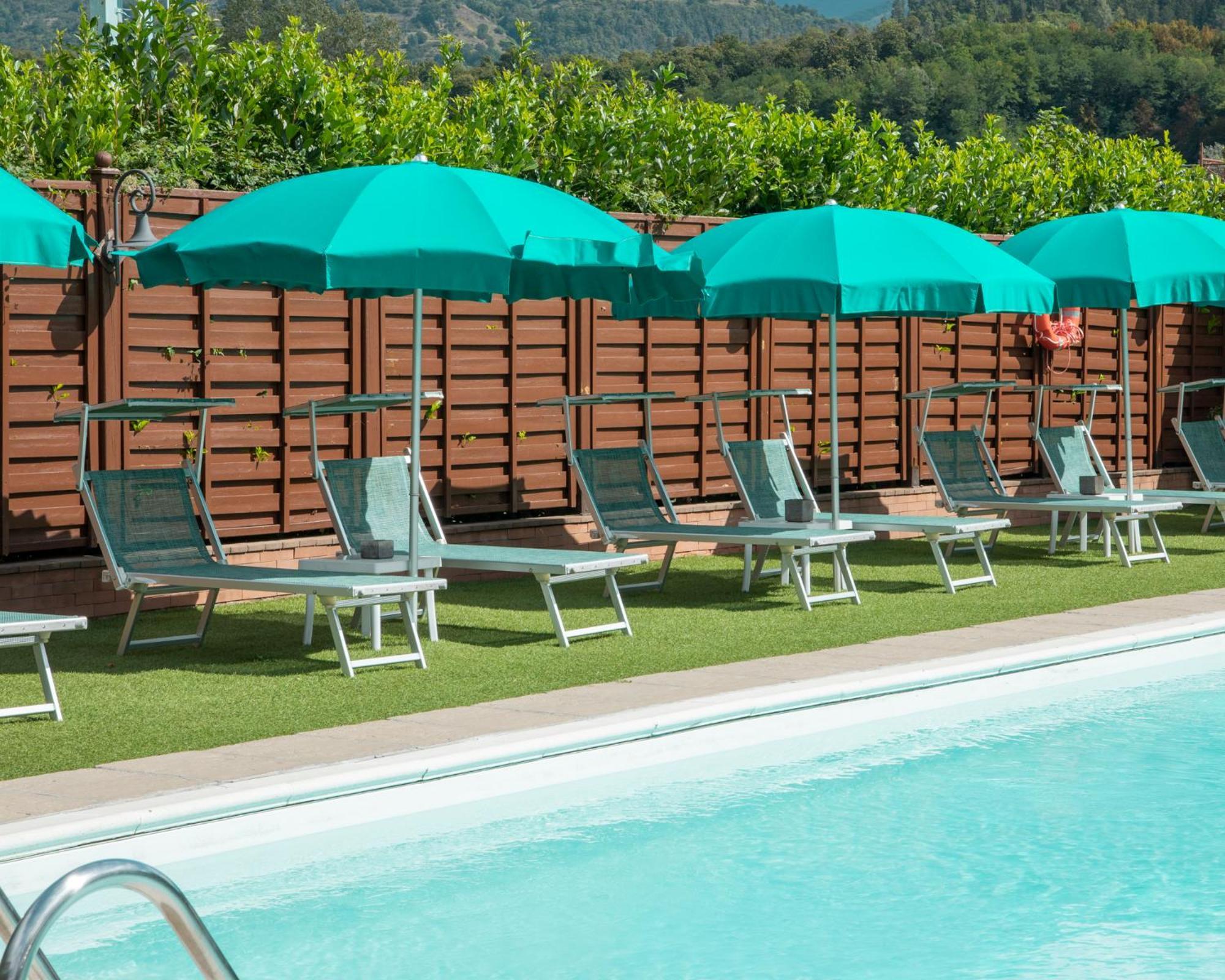 Hotel Ristorante La Lanterna Castelnuovo di Garfagnana Exteriör bild