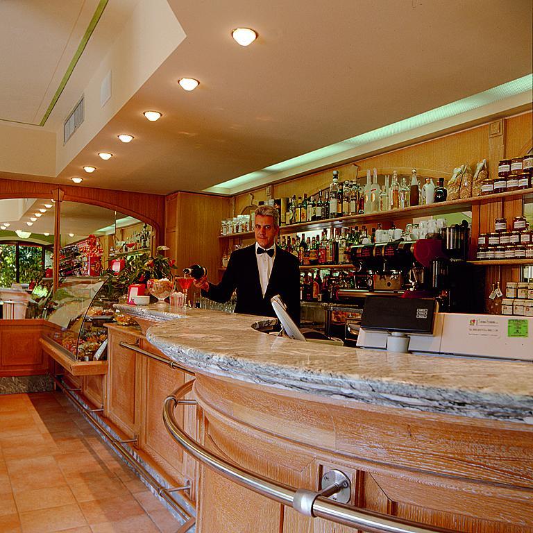 Hotel Ristorante La Lanterna Castelnuovo di Garfagnana Exteriör bild